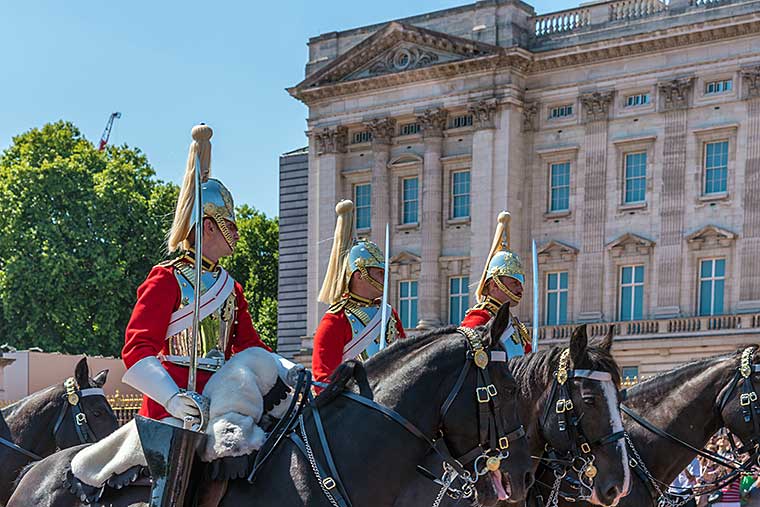 Historyczna koronacja króla Karola III Relacja i komentarze Polaków