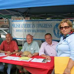 Long Island's Polish Americans Registering to vote in Copiague.