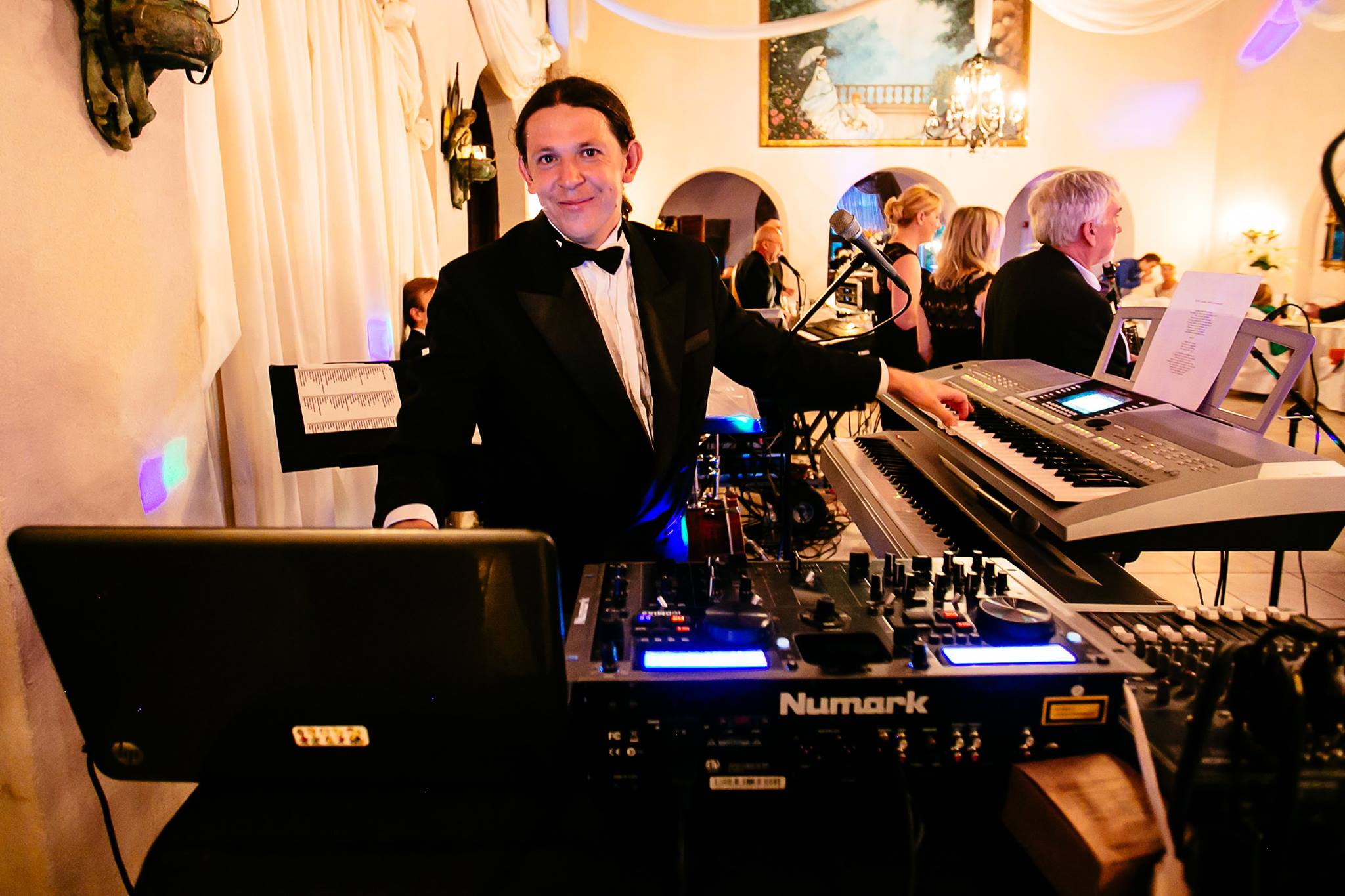 Polski DJ gra na żywo w NY, NJ, PA i CT. DJ Tomasz Halat