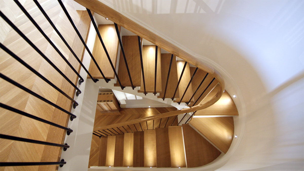 Polska firma produkuje i sprzedaje schody, poręcze i bramy w USA. Atlantic Stairs w Nowym Jorku 