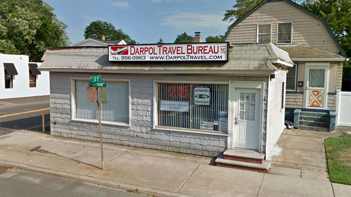 Polska agencja w Lindenhurst na Long Island. Darpol Travel Bureau, Inc. 