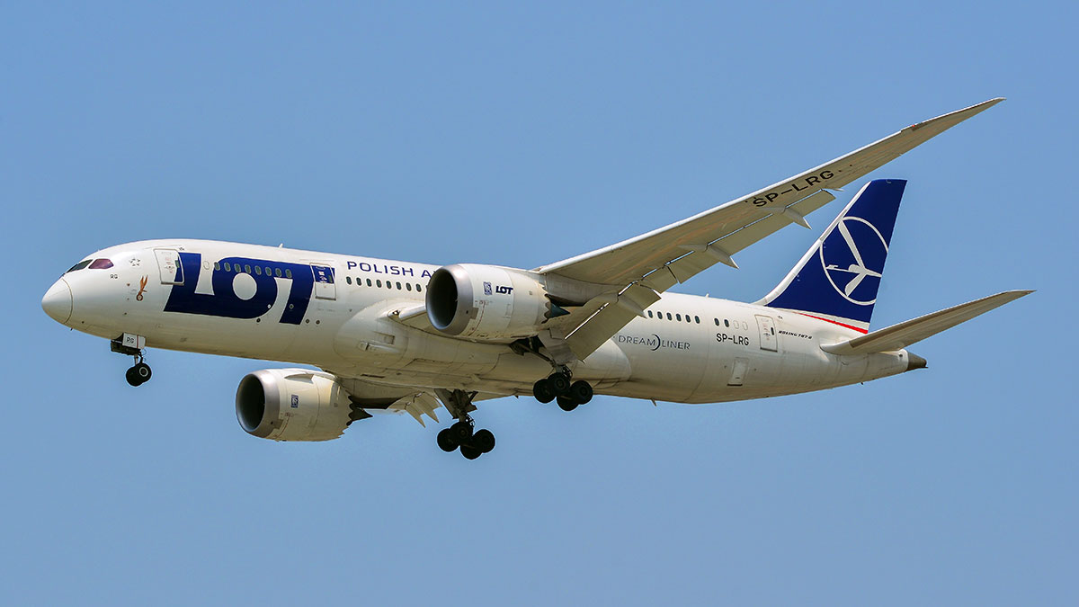 Nowe ubezpieczenie PZU na podróż za granicę samolotem LOT na wypadek nagłego zachorowania na COVID-19 