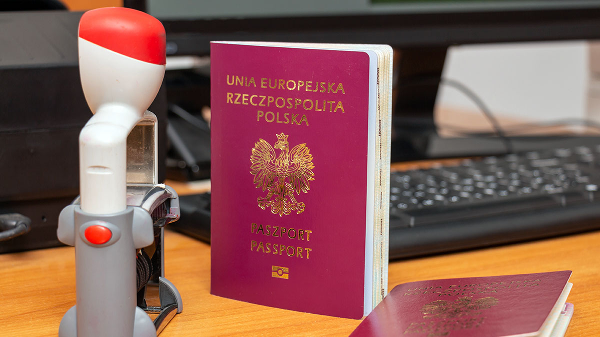 Ile kosztuje paszport polski, obniżone opłaty i formy płatności za usługi w Konsulacie RP w NY