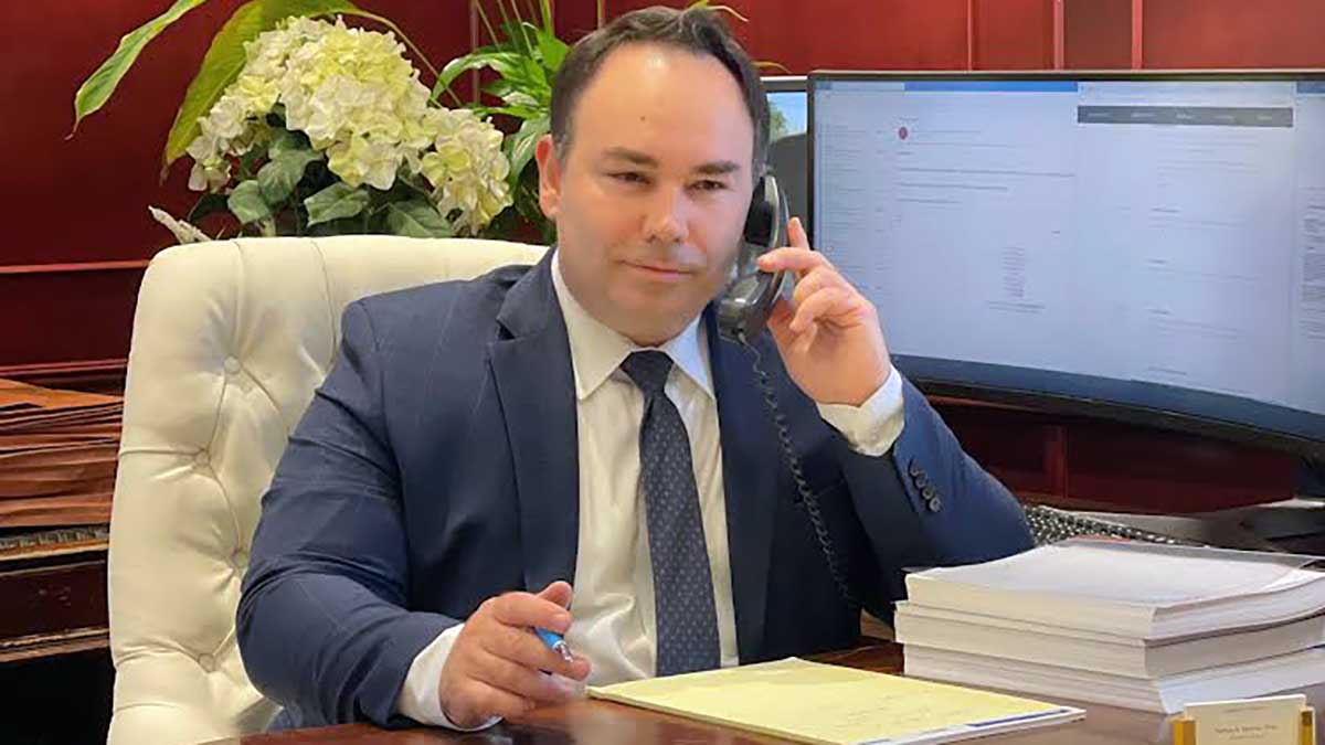 Polski adwokat na rozwód w NY i NJ. Dariusz Marzec zaprasza do swoich biur w Nowym Jorku i New Jersey