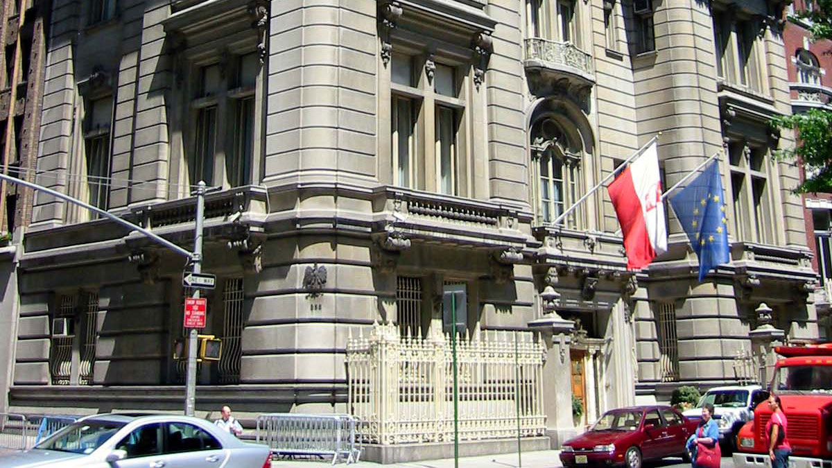 Kilkaset terminów wizyt paszportowych na kwiecień udostępnia dziś Konsulat Generalny RP w Nowym Jorku