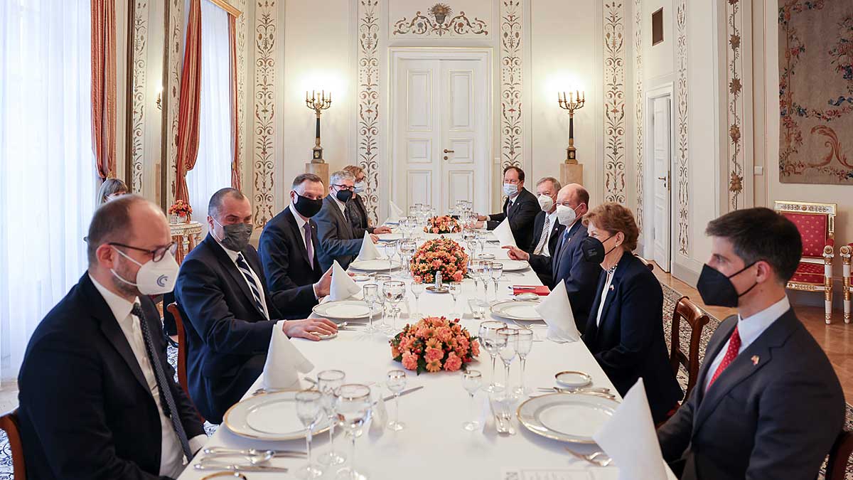 Spotkanie Prezydenta Dudy z amerykańskimi senatorami dotyczące Ukrainy i współpracy w ramach NATO 