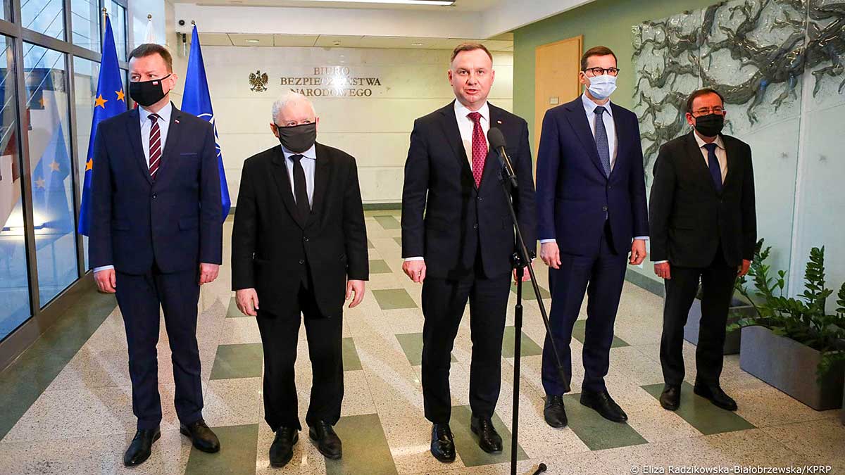 Prezydent Andrzej Duda na naradzie z przedstawicielami rządu i służb w Biurze Bezpieczeństwa Narodowego
