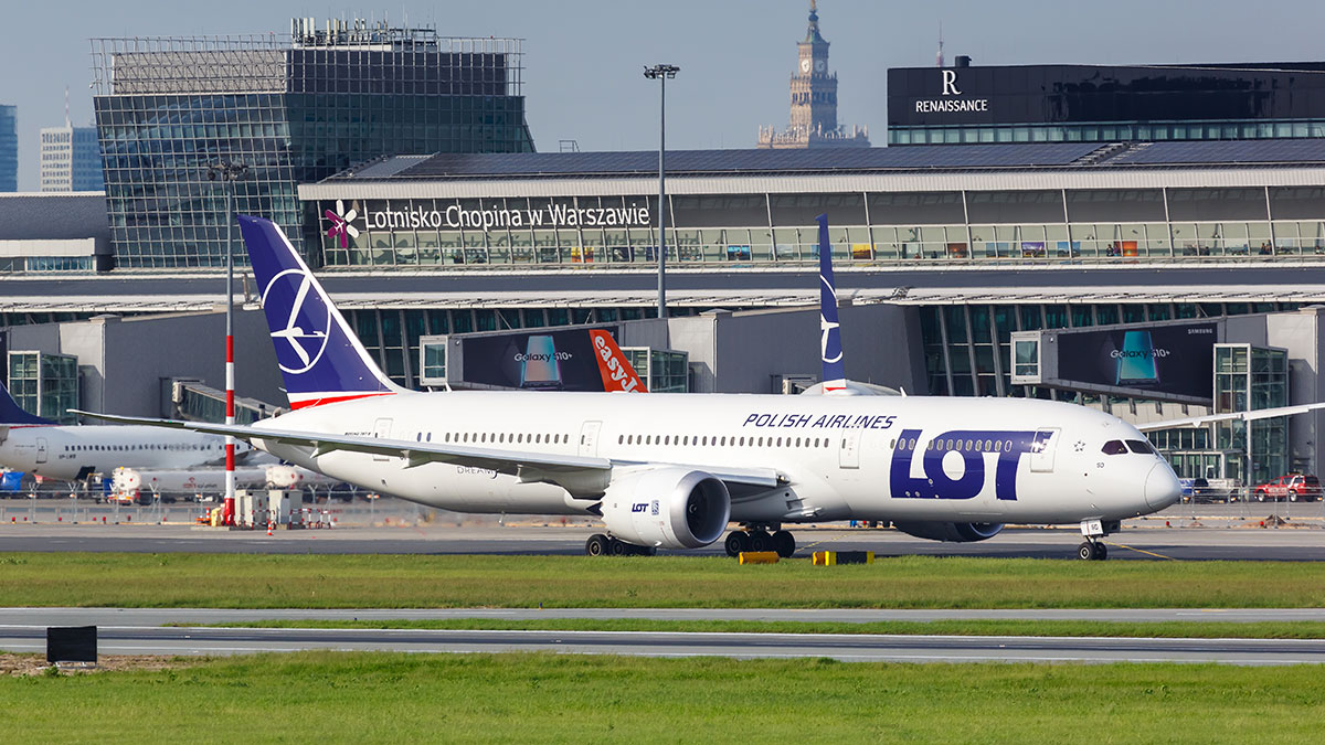 PLL LOT ostrzega o możliwych utrudnieniach w ruchu lotniczym na lotnisku w Warszawie