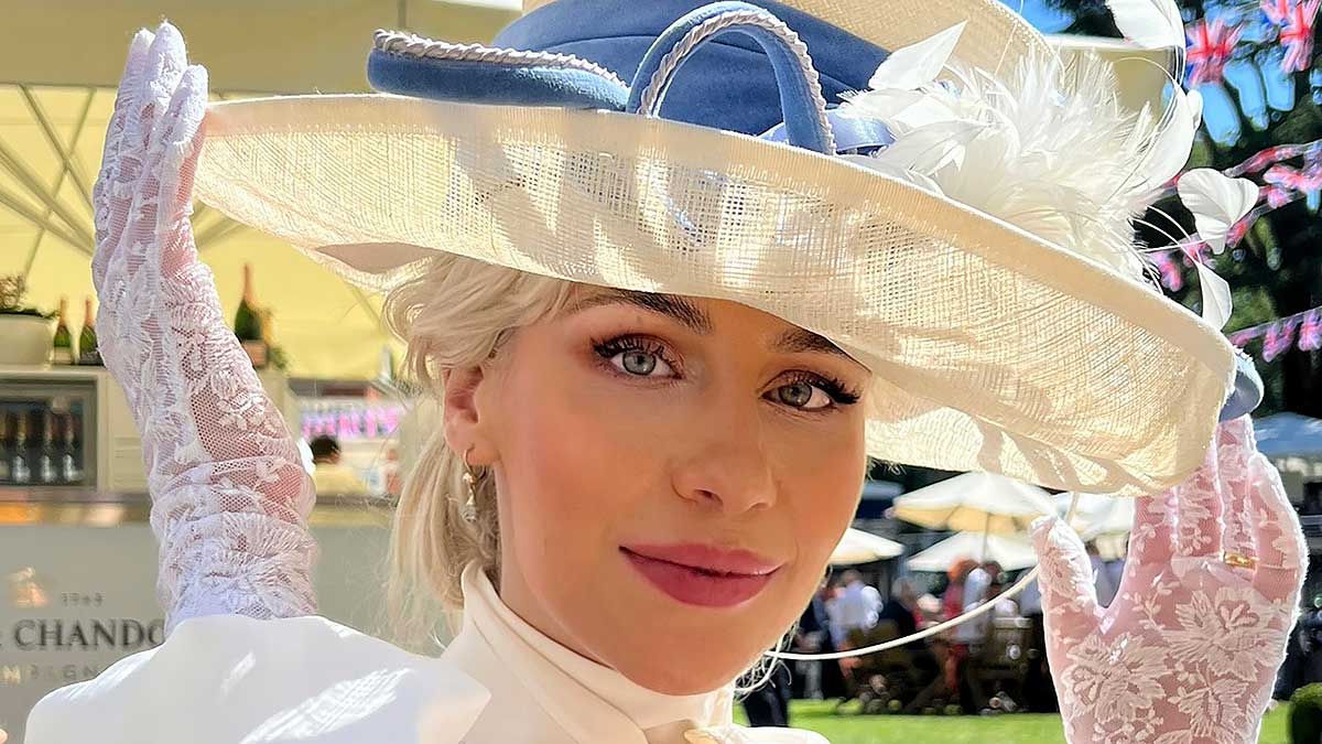 Splendid Guests, Incredible Hats, and the Best Horses