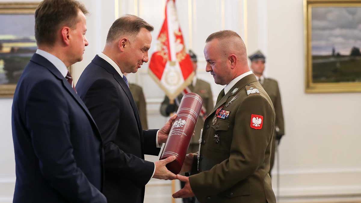Prezydent Duda awansował pułkownika Cezarego Roga na generała brygady Wojska Polskiego
