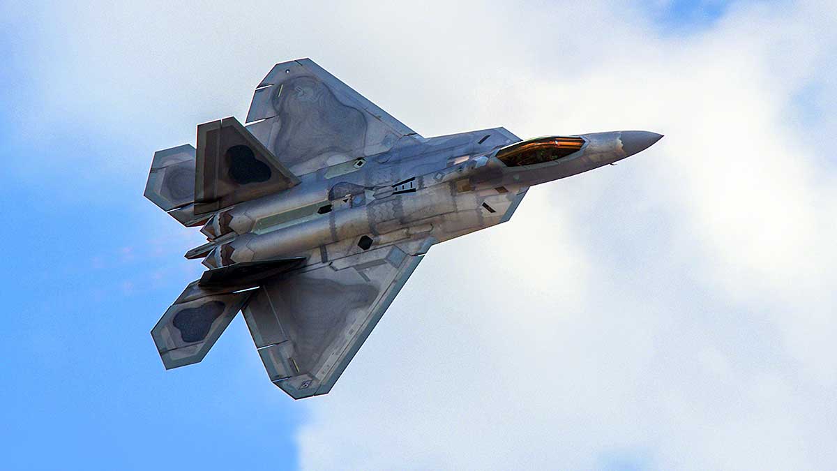 Amerykanie wysyłają do Polski F-22 Raptory, najbardziej zaawansowane samoloty wojskowe na świecie