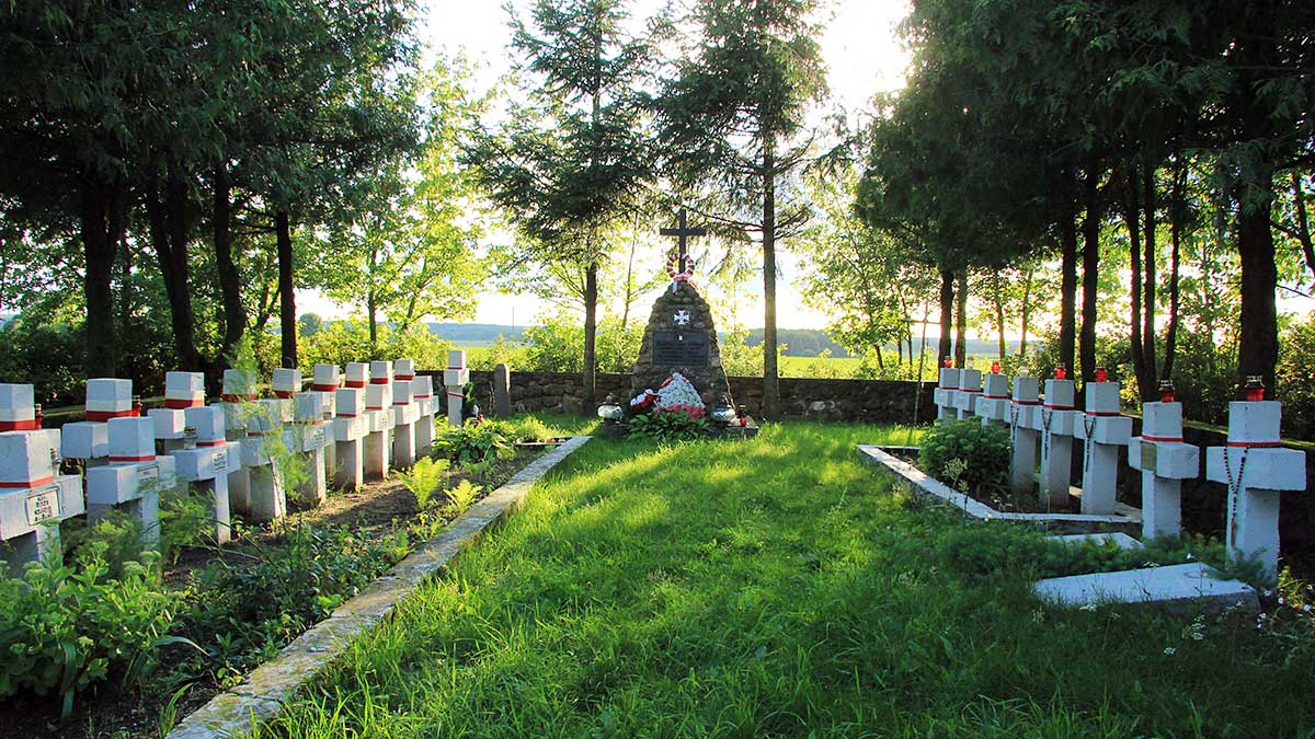 Barbarzyńskie zniszczenie cmentarza żołnierzy Armii Krajowej w Surkontach na Białorusi