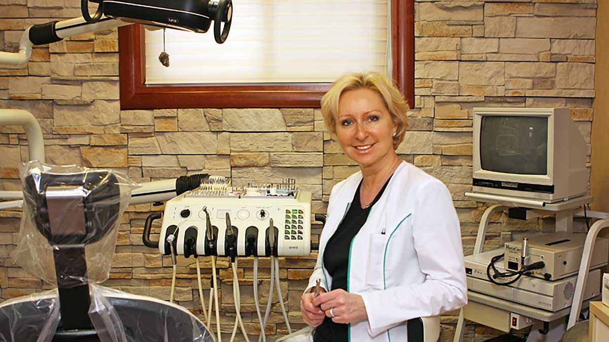 Polski dentysta na LI Jolanta Sykora-Sygnarowicz przyjmuje w przychodni Centrum Medyczno-Dentystycznym