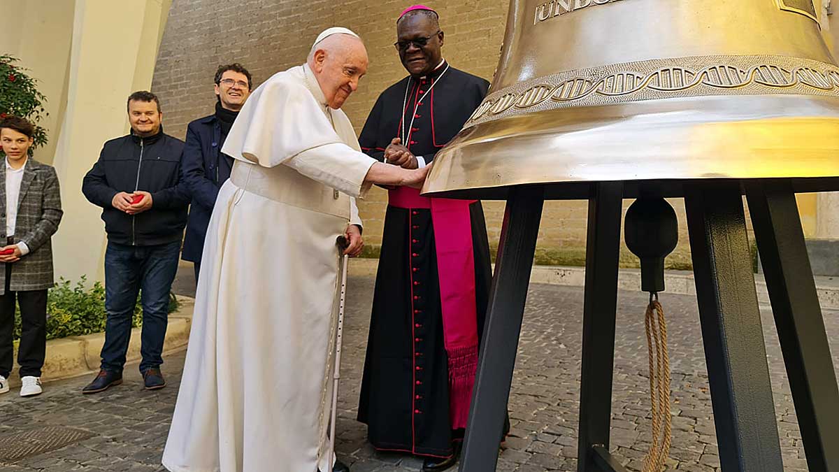 Papież Franciszek poświęcił kolejny dzwon z Polski „Głos Nienarodzonych”