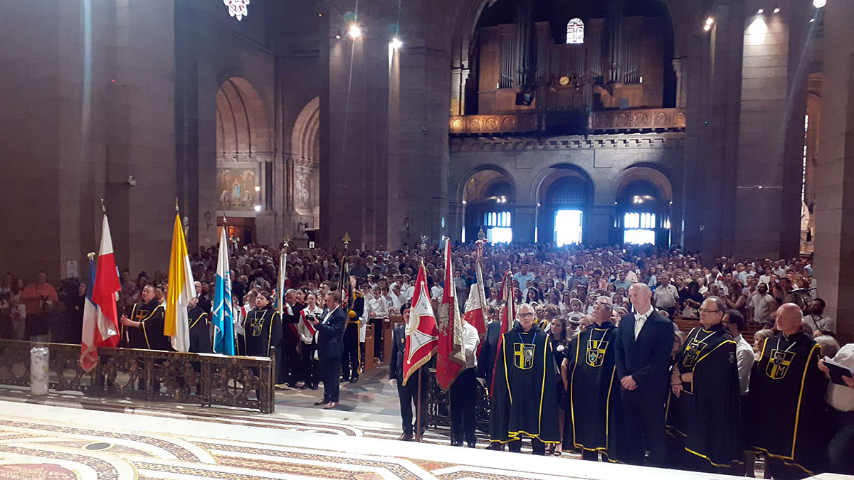 Francuska Polonia pielgrzymowała do bazyliki Sacré-Cœur. Wręczenie medali "Pro Polonia et Ecclesia"