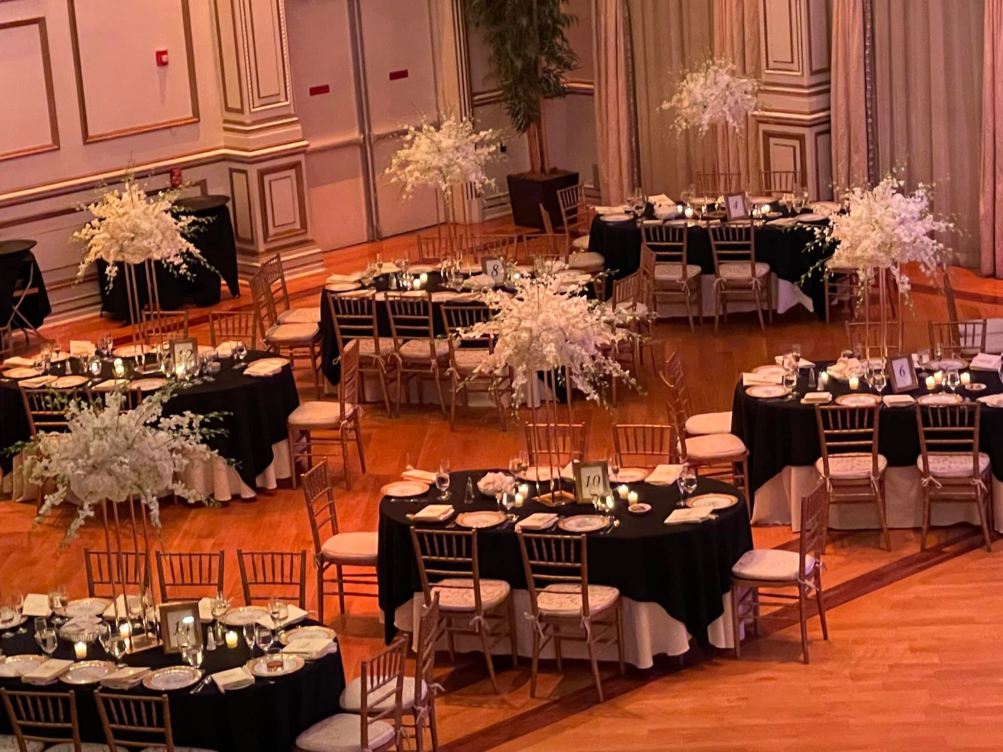 Kompozycje kwiatowe na święta, wesela i inne uroczystości w NJ. Polska kwiaciarnia w New Jersey Lilys Florist na każdą okazję
