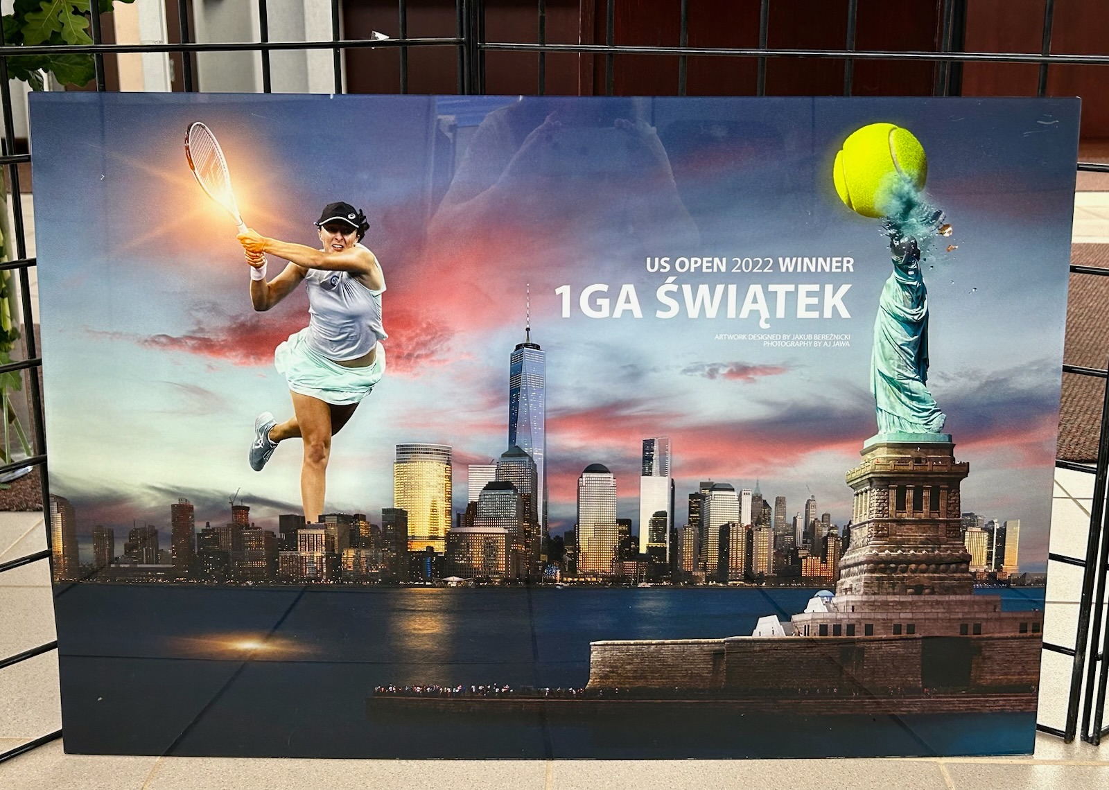 W PSFCU na Ridgewood wystawa fotografii Andrzeja Jaworskiego: "Iga Światek 2022 U.S. Open Champion "