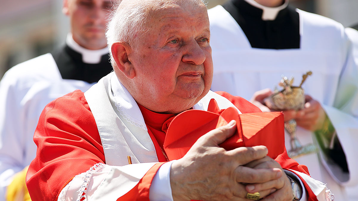 Kard. Dziwisz: "Słowa św. Jana Pawła II brzmią dziś z nową, potężną siłą..."