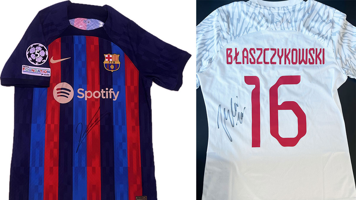 Podczas aukcji zlicytowana będzie unikatowa koszulka klubu FC Barcelona z autografem Roberta Lewandowskiego (po lewej) oraz licytacji zostanie także poddana koszulka Kuby Błaszczykowskiego z jego autografem pochodząca z historycznego pożegnalnego meczu (p
