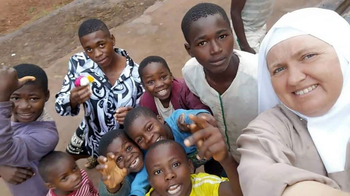 Światło Nadziei - Historia Siostry Idy i jej walka o edukację w sercu Kamerunu