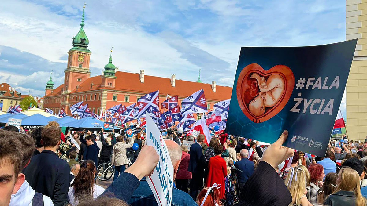 Wielotysięczny Narodowy Marsz Życia w Warszawie: "Nie wywieszamy białej flagi"
