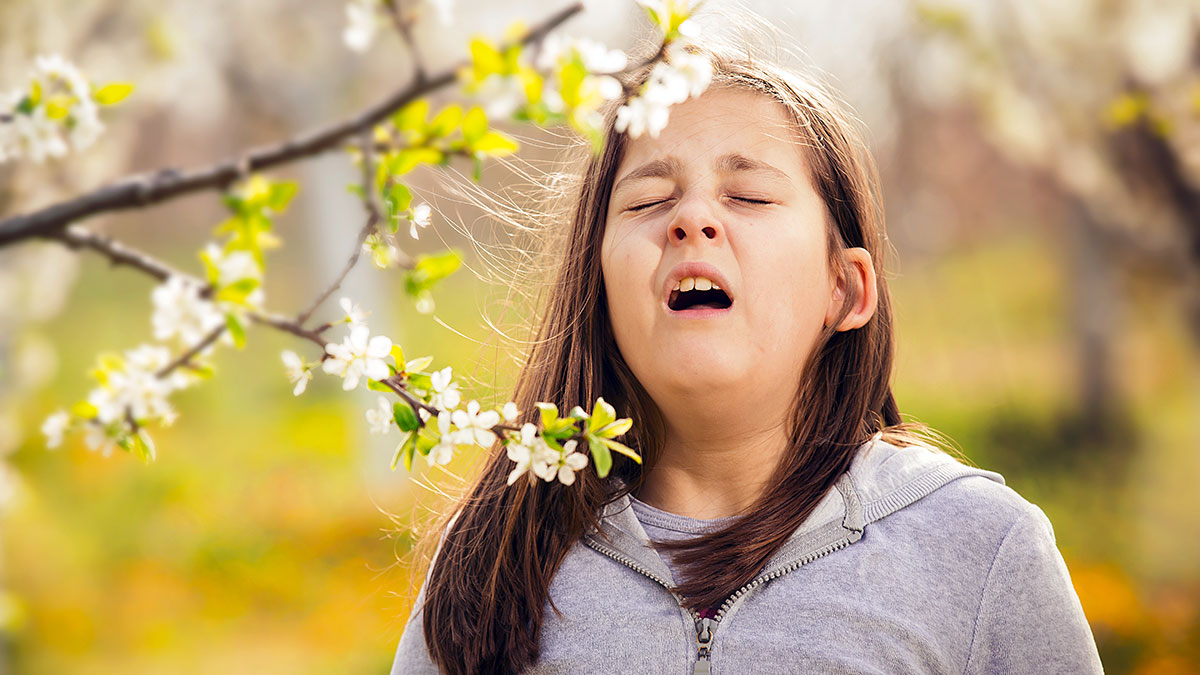 Jak radzić sobie z alergiami wiosną? Praktyczny poradnik dla każdego dr. Nasieka
