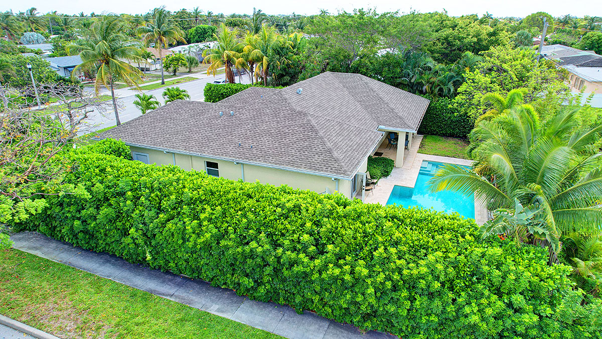 Charming Pool House for Sale: 376 Forest Hill Blvd., West Palm Beach, Florida