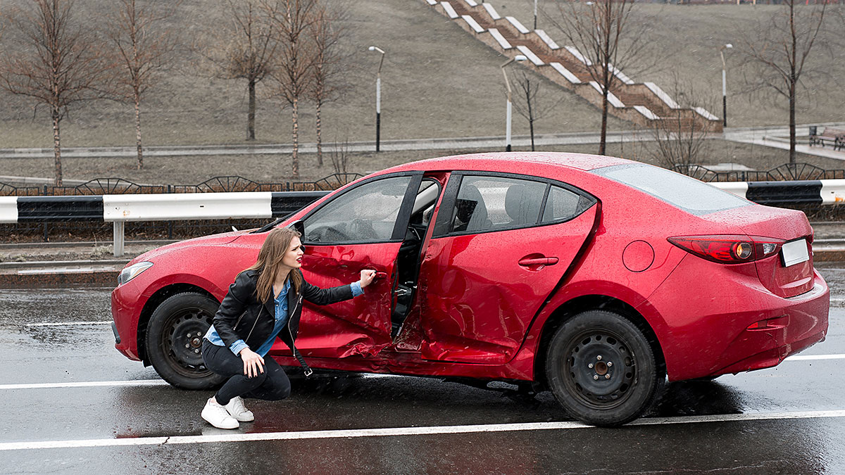 Wypadek drogowy z samochodem, ciężarówką, motocyklem lub pieszym w NY i NJ. Polski adwokat Marek Zawisny