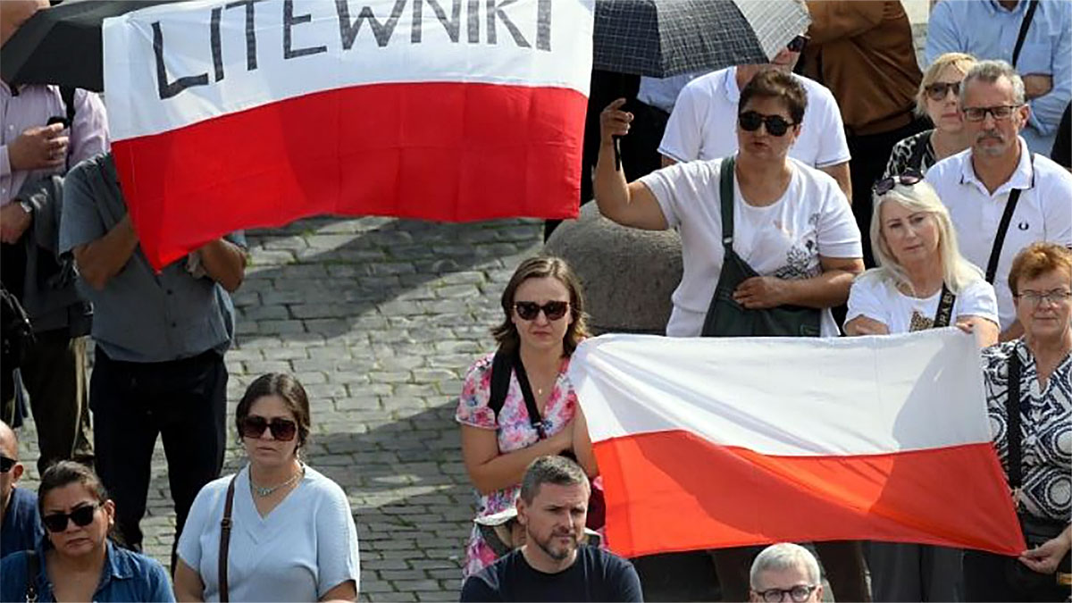 Papież wskazuje na Polskę jako przykład pomocy Ukrainie