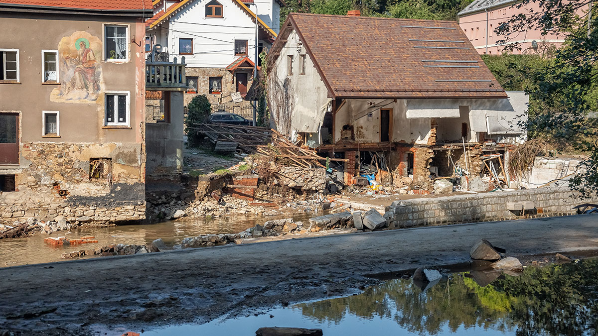 Benefit Dinner at Orchard Lake to Support Poland Flood Victims